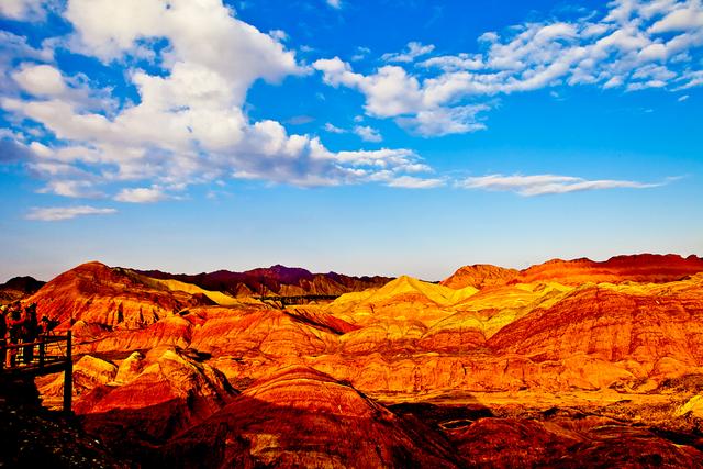 丝绸之路，甘肃的历史与现代交融之旅